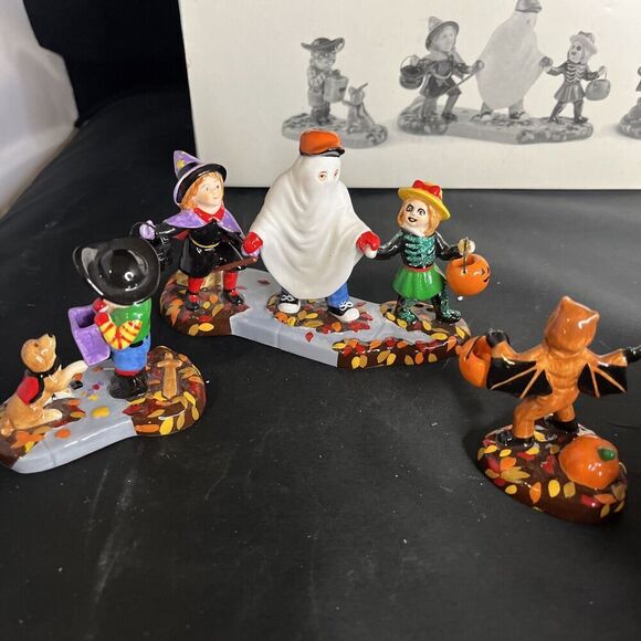 Department 56 The Original Snow Village Trick-Or-Treat Kids Set Of 3 No. 54937 - Picture 14 of 16